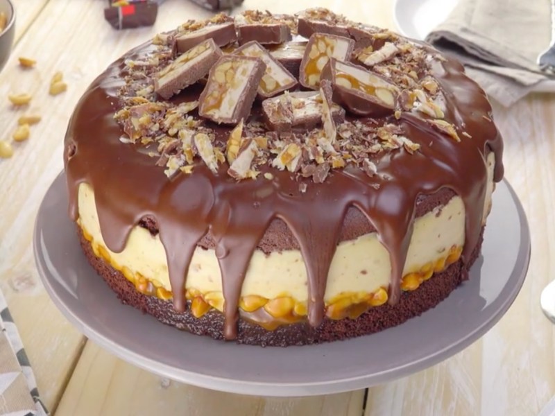 Snickers Cake