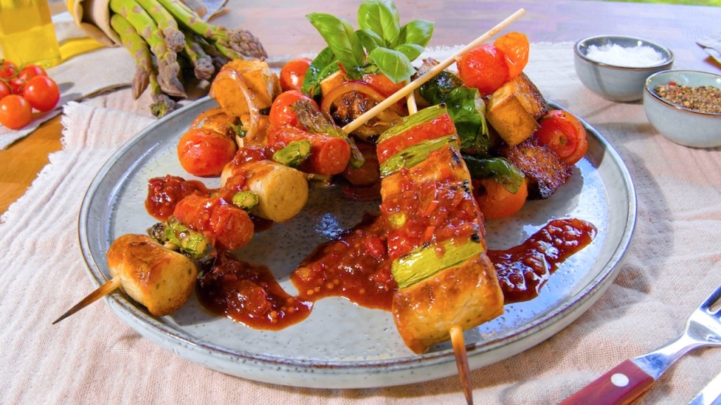 Grilled Asparagus Kebabs with Chutney and Tomato Salad – A Fresh and Flavorful Feast