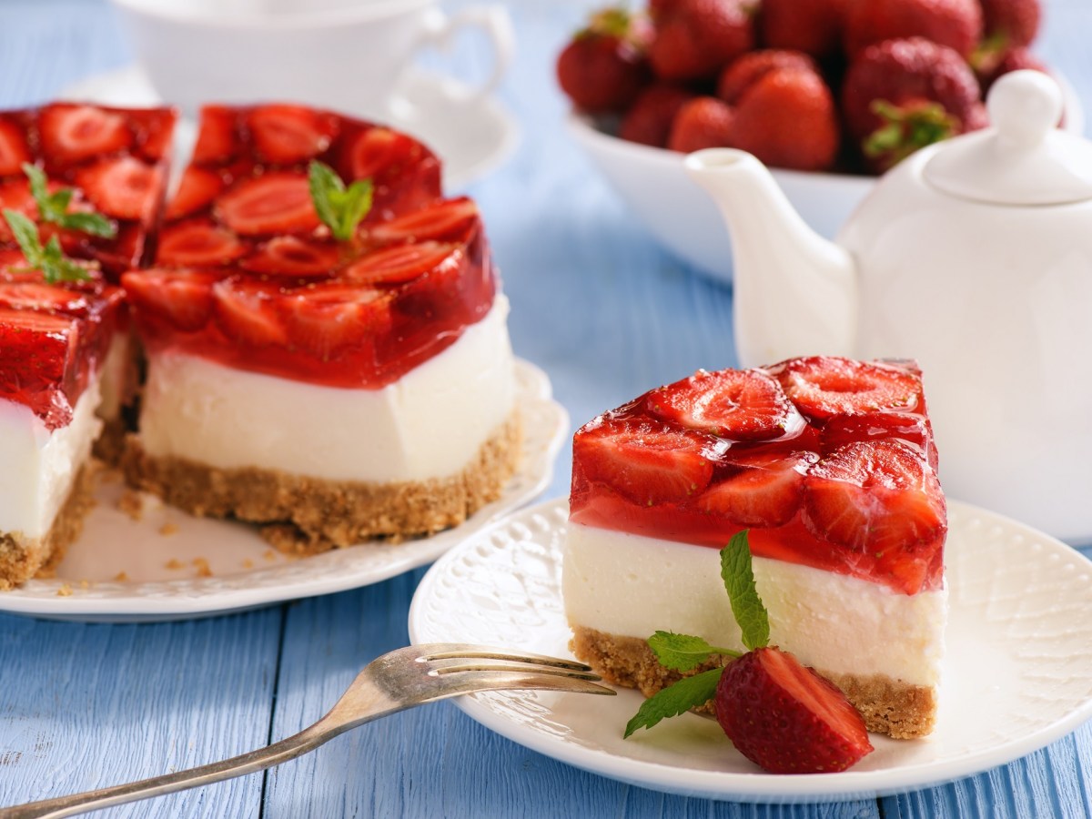 No-Bake Strawberry Cheesecake: Keep The Oven Off Today