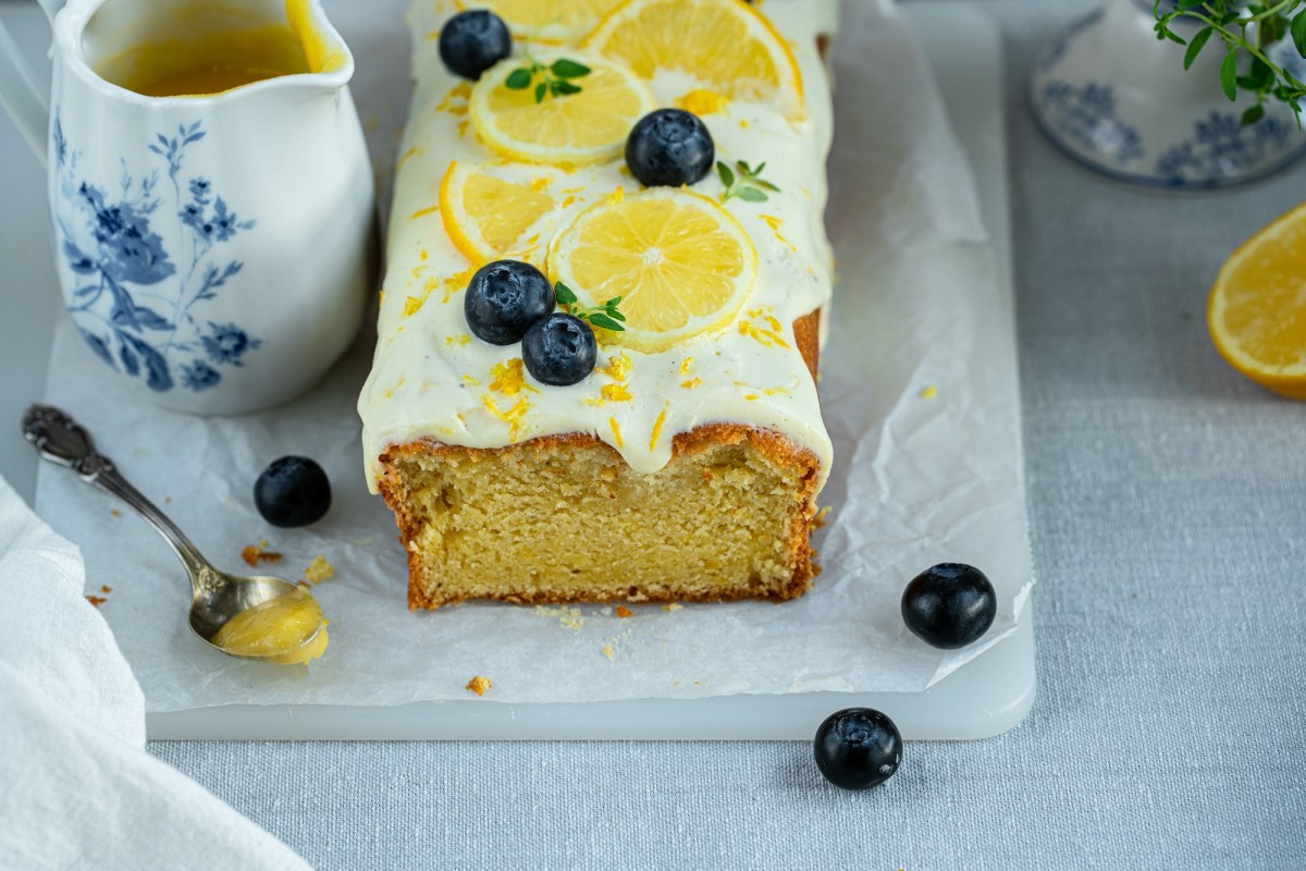 Board with lemon cream cake with blueberries