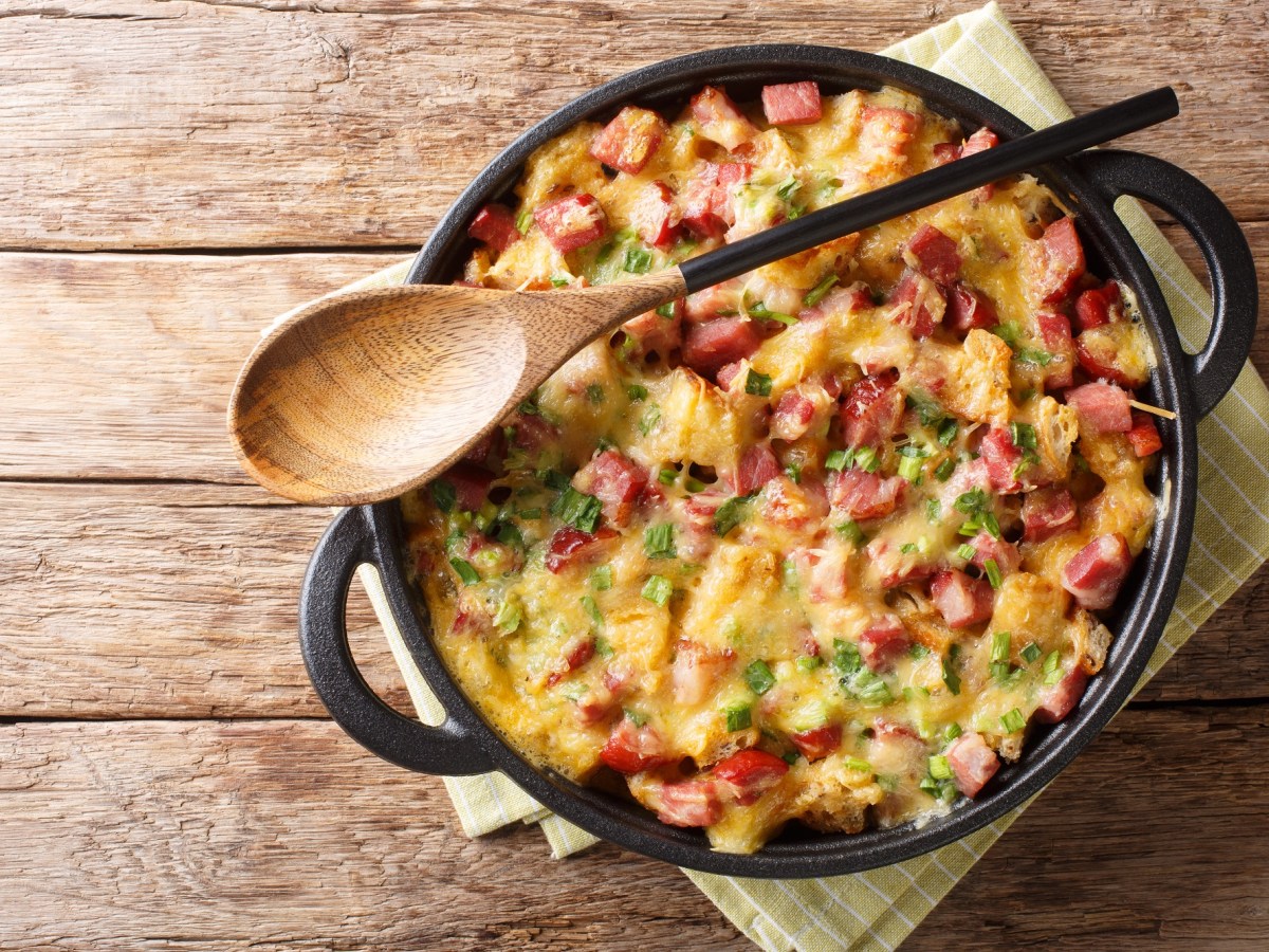 Bread Casserole with Bacon: A Comforting Dish that Will Satisfy