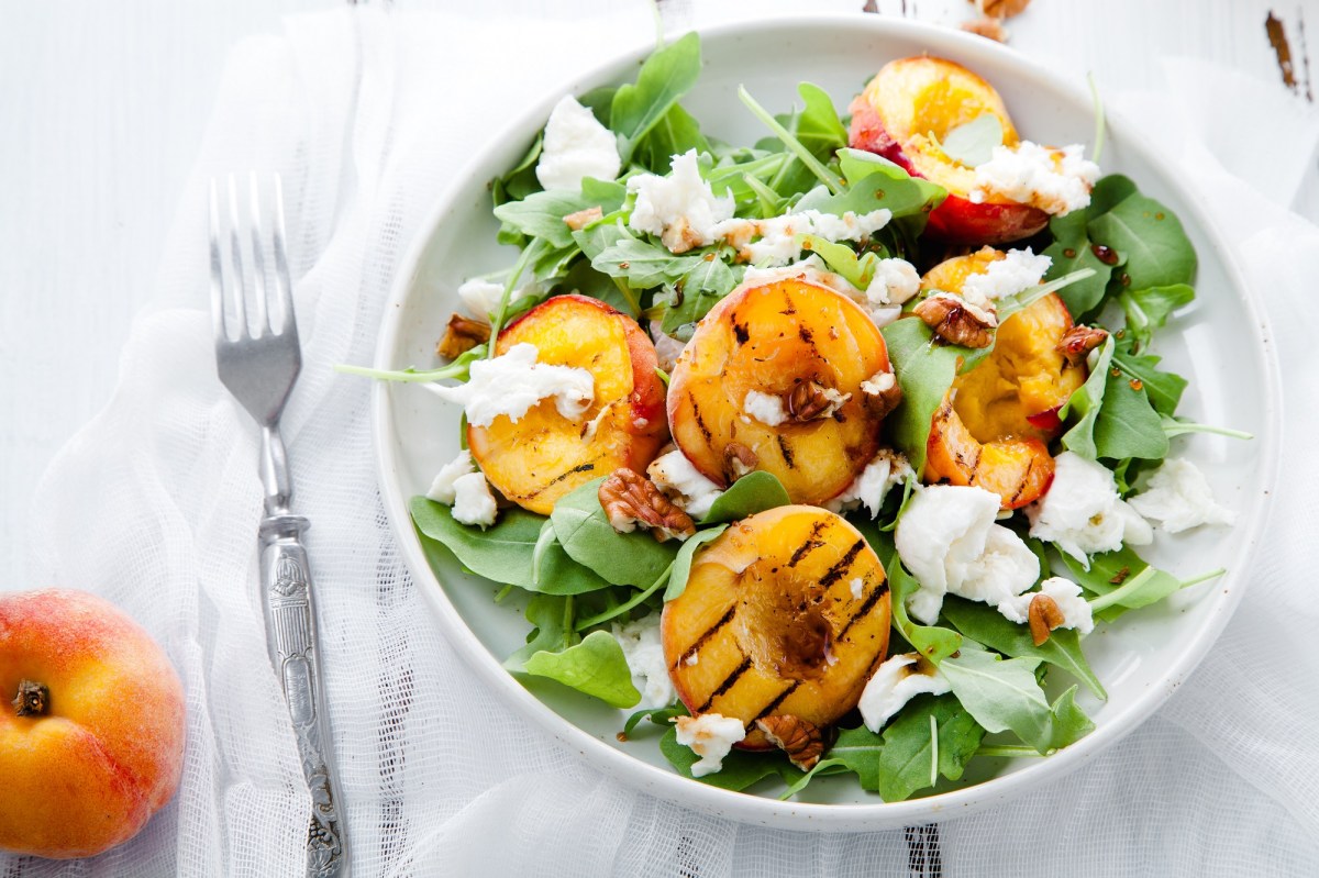 Grilled peach salad with burrata