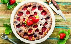 An overhead view of a sunken strawberry cake.